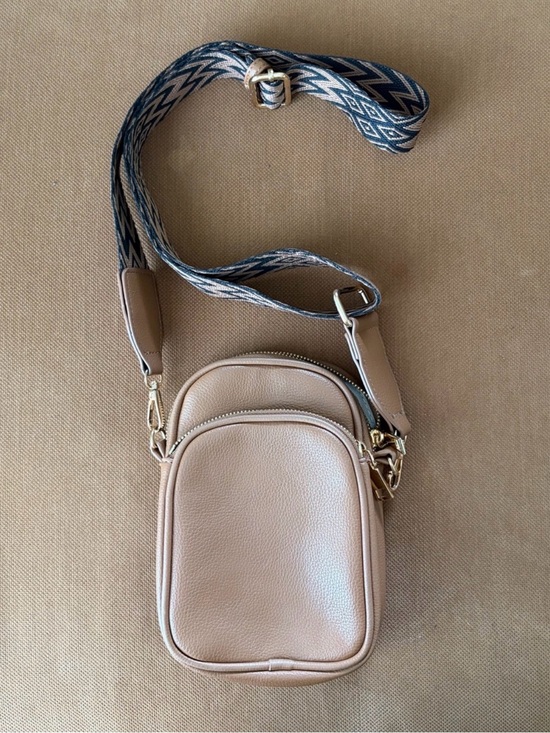 Urban Expressions Handbags - NWOT Women’s Neutral Crossbody Bag with Patterned Strap